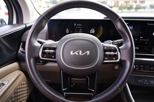Used 2025 Kia Carnival FWD image 11