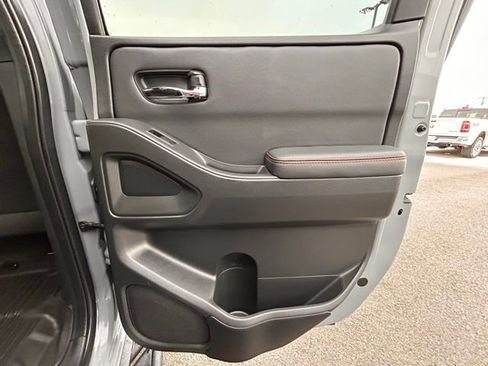 Used 2024 Nissan Frontier PRO-4X w/ Technology Package image 41