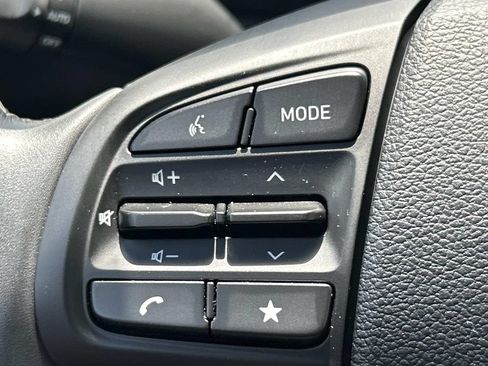 Certified 2025 Hyundai Venue Limited FWD image 27