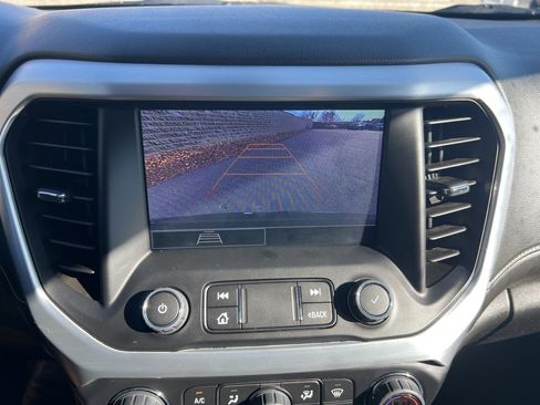 Used 2022 GMC Acadia SLE w/ Driver Convenience Package image 6