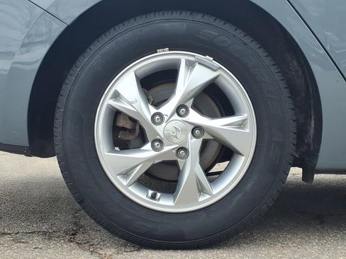 Used 2021 Hyundai Elantra SE image 9