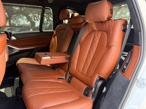 Used 2025 BMW X7 M60i AWD/4WD image 19