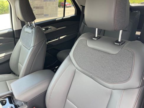 New 2026 Ford Explorer Active w/ Active Comfort Package AWD/4WD image 8