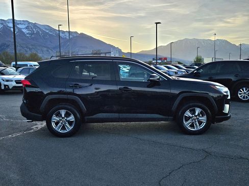 Used 2022 Toyota RAV4 XLE AWD/4WD image 2