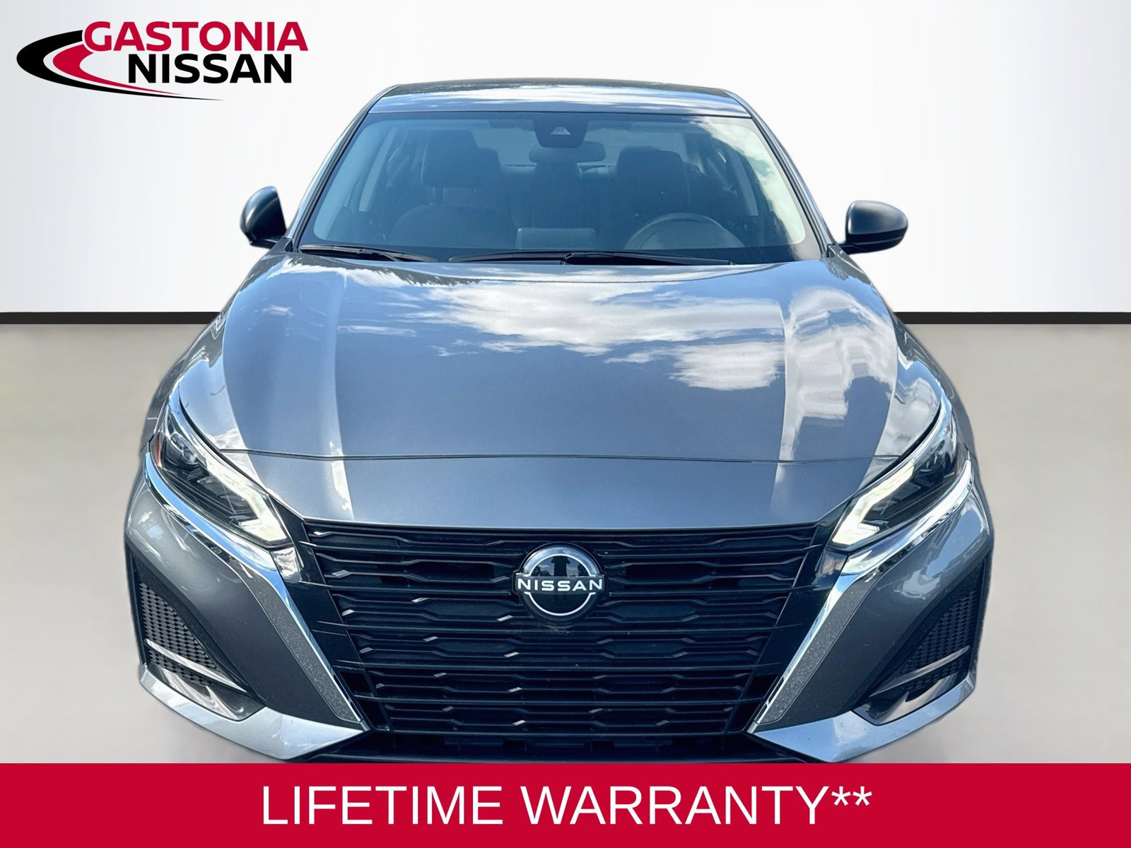 Used 2025 Nissan Altima 2.5 SV FWD image 2