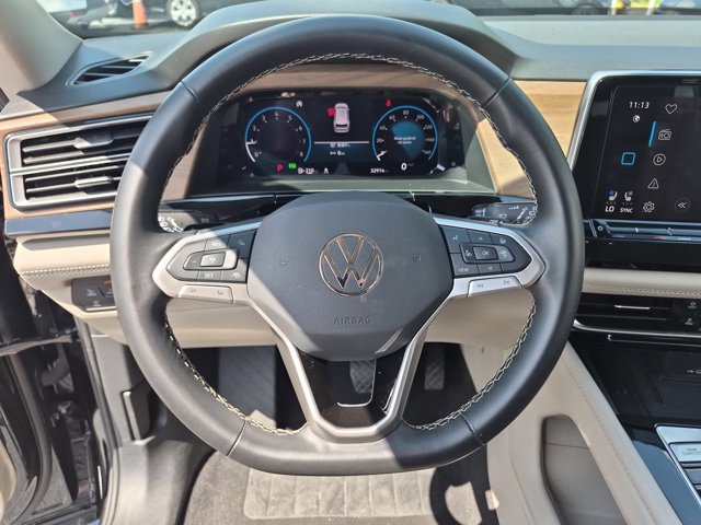 Used 2025 Volkswagen Atlas SE FWD image 19