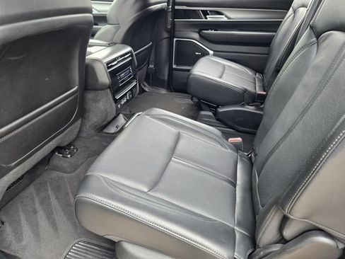 Certified 2025 Jeep Wagoneer L Series II AWD/4WD image 27