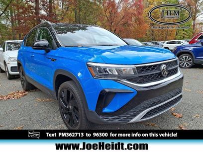 Used 2023 Volkswagen Taos SE w/ Panoramic Sunroof Package