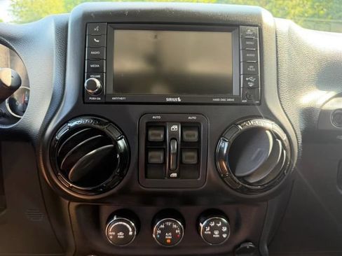 Used 2015 Jeep Wrangler Unlimited Sahara AWD/4WD image 20