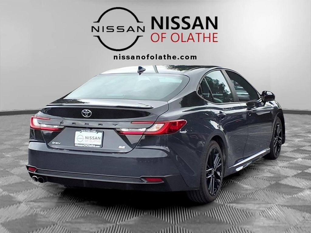 Used 2025 Toyota Camry SE FWD image 28