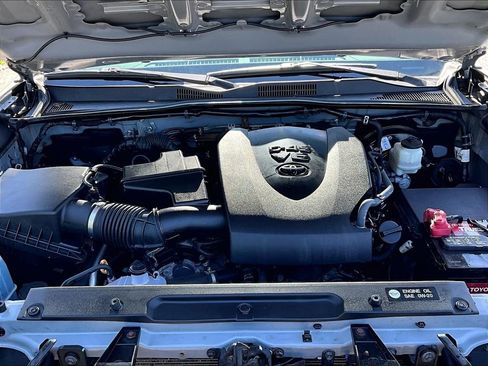 Used 2019 Toyota Tacoma TRD Sport w/ TRD Premium Sport Package AWD/4WD image 29