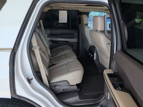 Used 2019 Ford Expedition XLT w/ Equipment Group 202A AWD/4WD image 30