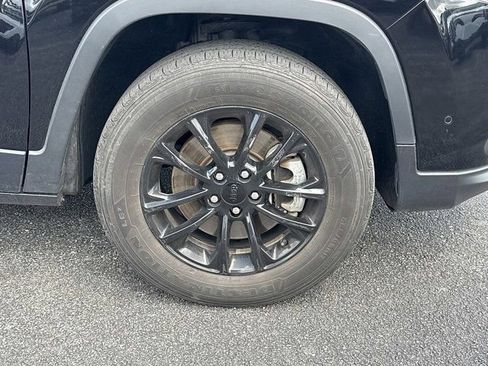 Certified 2023 Jeep Cherokee Altitude Lux AWD/4WD image 11