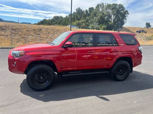 Certified 2020 Toyota 4Runner SR5 RWD image 8