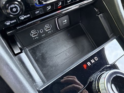 Used 2024 Jeep Grand Cherokee Altitude image 37