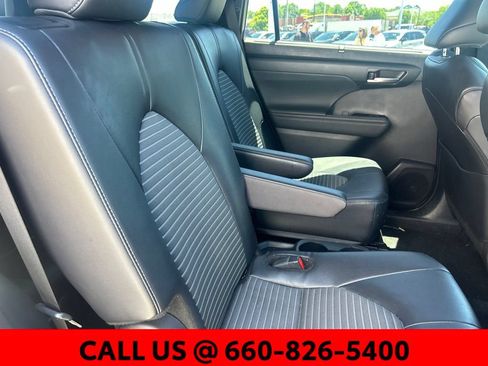 Used 2025 Toyota Highlander XSE AWD/4WD image 7