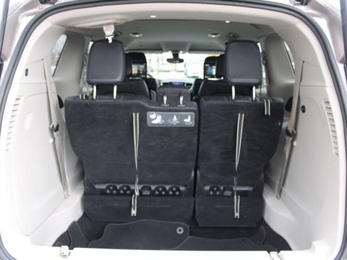 Used 2018 Chrysler Pacifica Touring-L Plus image 10