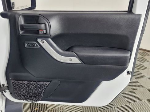 Used 2018 Jeep Wrangler Unlimited Sahara image 27