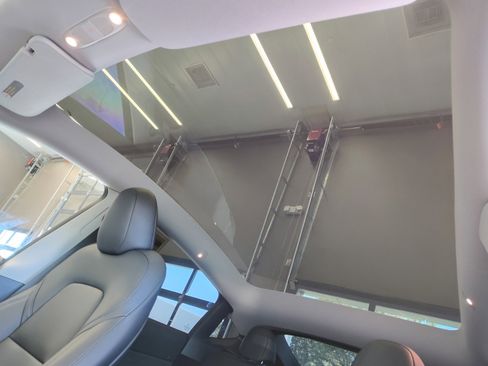 Used 2023 Tesla Model Y Long Range image 22