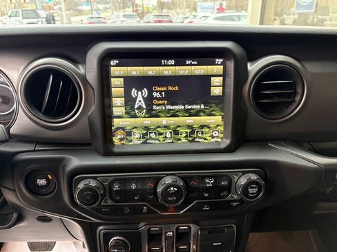 Used 2023 Jeep Wrangler Unlimited Sport AWD/4WD image 21