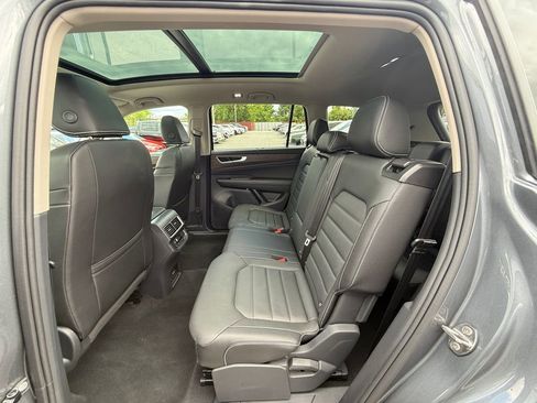 Used 2025 Volkswagen Atlas SEL AWD/4WD image 23