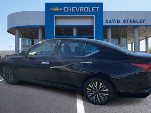 Used 2025 Nissan Altima 2.5 SV FWD image 6