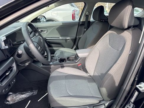 New 2025 Kia K4 LXS image 13