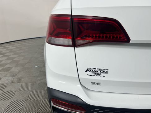 Used 2022 Volkswagen Taos SE w/ Driver Assistance Package FWD image 12