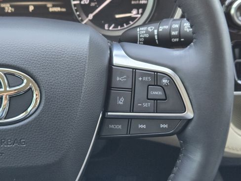 Used 2020 Toyota Highlander Platinum image 26