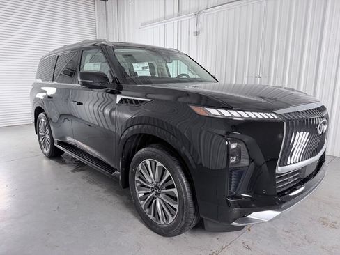 Certified 2026 INFINITI QX80 Luxe w/ Cargo Package RWD image 3
