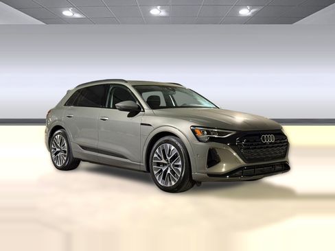 Used 2024 Audi Q8 e-tron Premium Plus w/ Premium Plus Package image 7