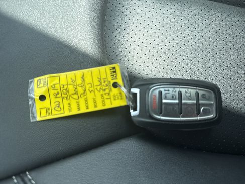 Used 2024 Chrysler Pacifica Touring-L FWD image 20