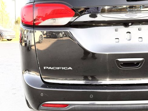 Used 2020 Chrysler Pacifica Limited image 13