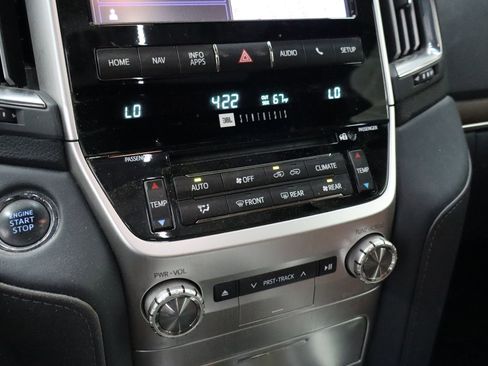 Used 2020 Toyota Land Cruiser image 23