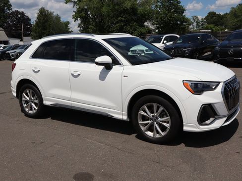 Used 2021 Audi Q3 2.0T Premium w/ Convenience Package AWD/4WD image 3
