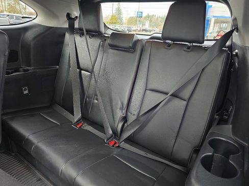 Used 2023 Toyota Highlander Platinum image 18