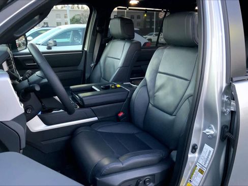 Used 2025 Toyota Sequoia Platinum image 8