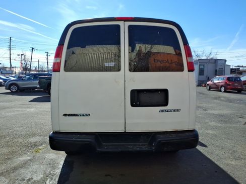 Used 2019 Chevrolet Express 3500 Extended image 4