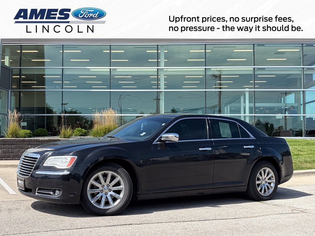 Used 2011 Chrysler 300 Limited RWD image 1