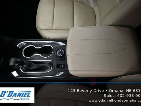 Used 2022 Chevrolet Traverse LT w/ LT Premium Package AWD/4WD image 34