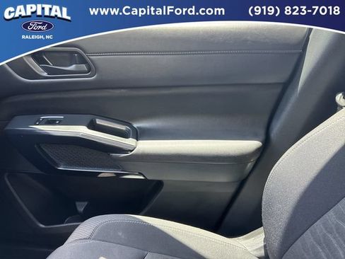 Used 2025 Nissan Pathfinder SV FWD image 28