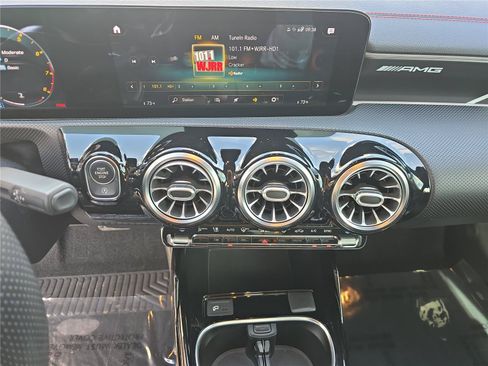 Used 2021 Mercedes-Benz CLA 35 AMG 4MATIC image 22