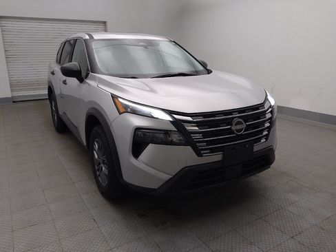 Used 2024 Nissan Rogue S AWD/4WD image 14