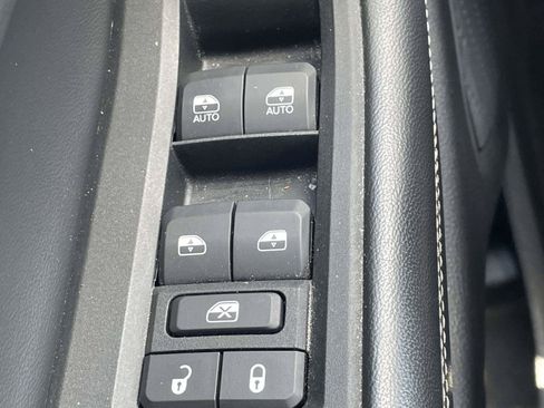 Used 2022 Jeep Grand Cherokee Laredo w/ Luxury Tech Group I AWD/4WD image 34