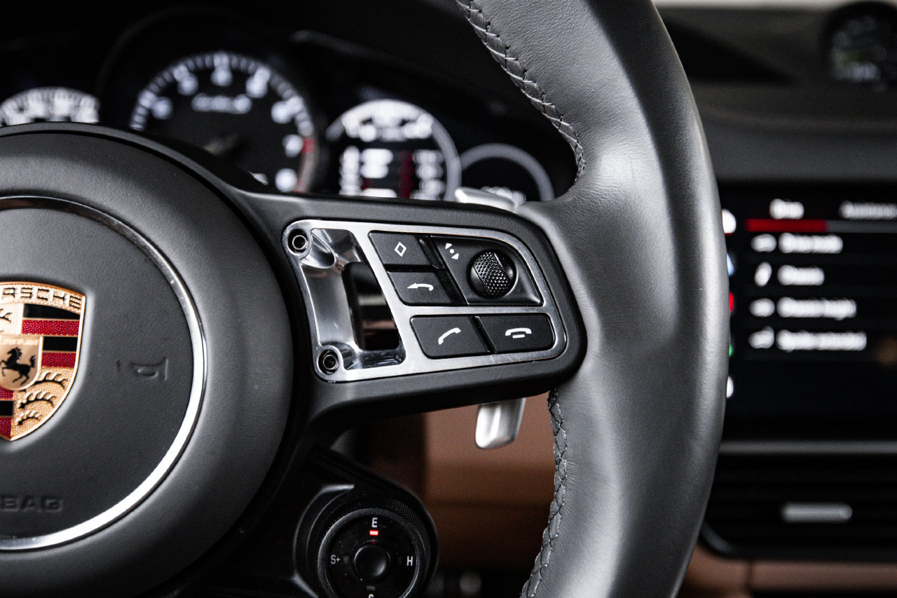 Certified 2022 Porsche Cayenne Turbo S AWD/4WD image 16