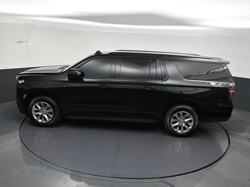 Used 2024 Chevrolet Suburban RST w/ Luxury Package RWD image 18