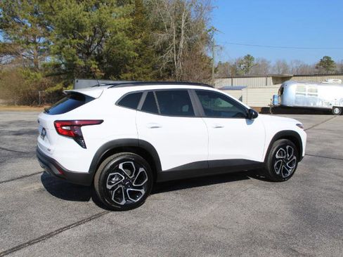 New 2026 Chevrolet Trax RS w/ Sunroof Package image 5