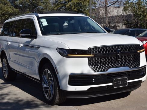 New 2025 Lincoln Navigator L Reserve image 3