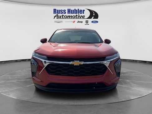 Used 2024 Chevrolet Trax LS w/ LS Convenience Package FWD image 9