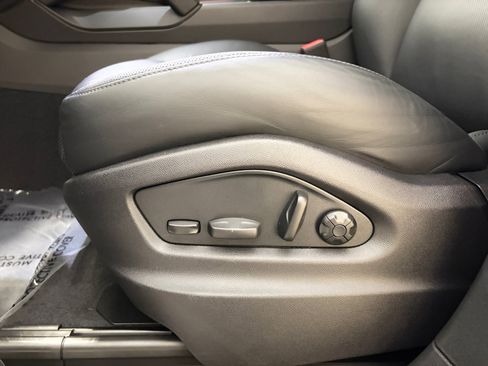 Certified 2026 Porsche Cayenne Coupe AWD/4WD image 23